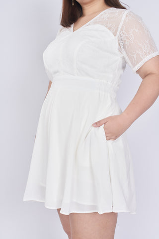 白色V口心型領蕾絲袖連身裙