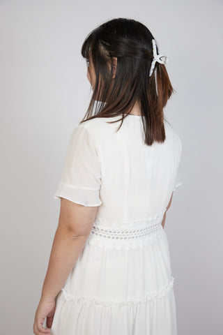 白色方領綁帶拼蕾絲寛鬆連身裙