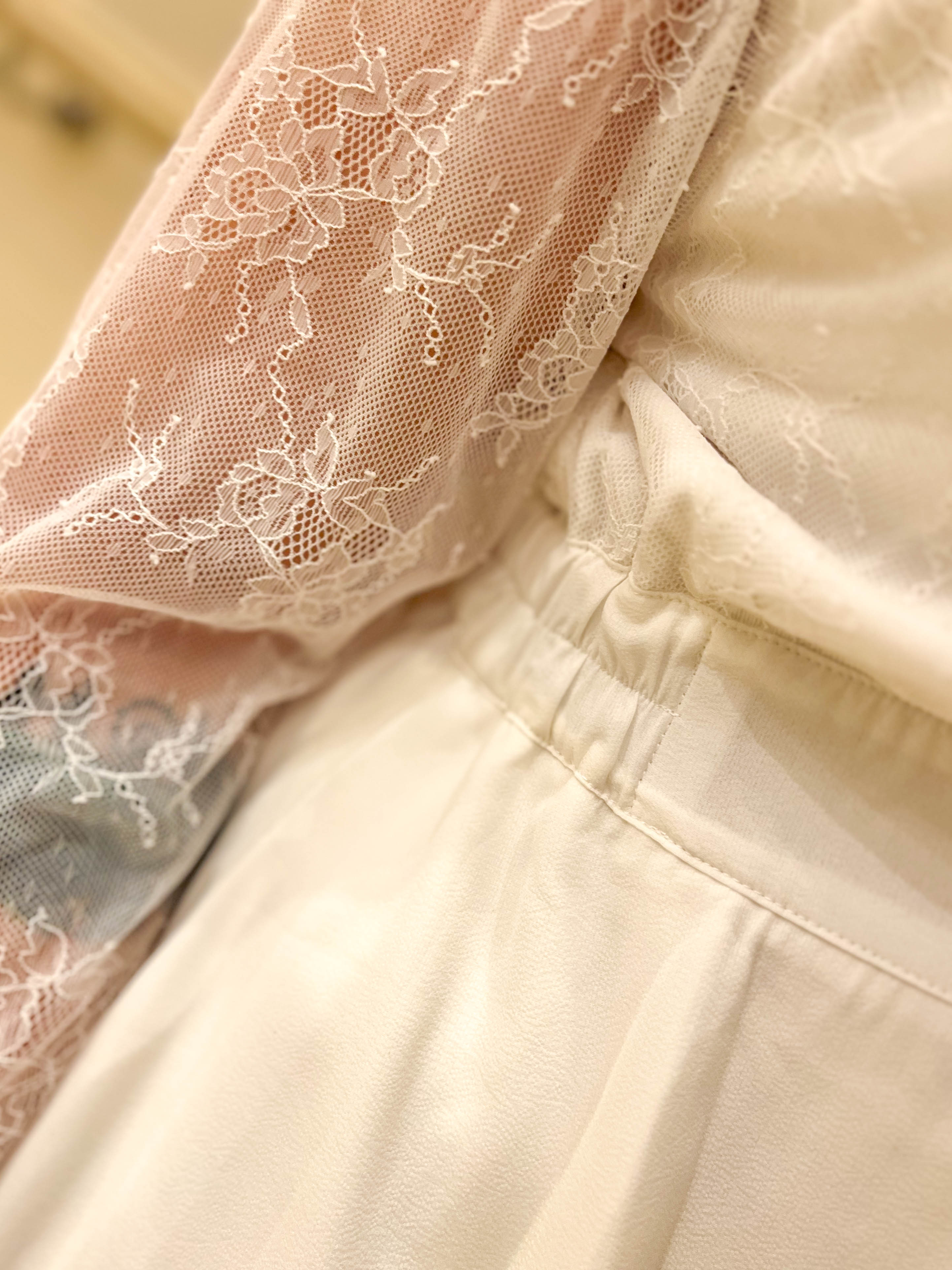 [輕婚紗/宴會款]白色V口心型領蕾絲袖連身裙